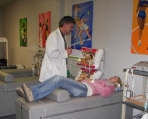 dr mark holliman with chiropractic patient1
