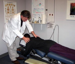 dr mark holliman with chiropractic patient2